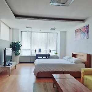 Cozy - Experience Like Comfort Apartment